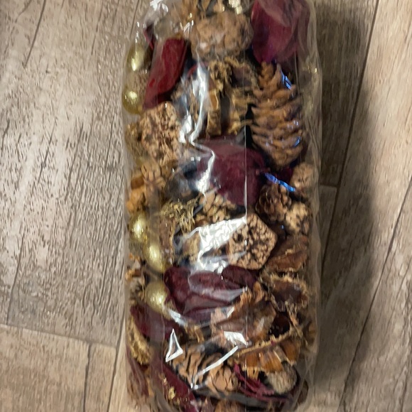 Christmas Spice Potpourri - Picture 3 of 3